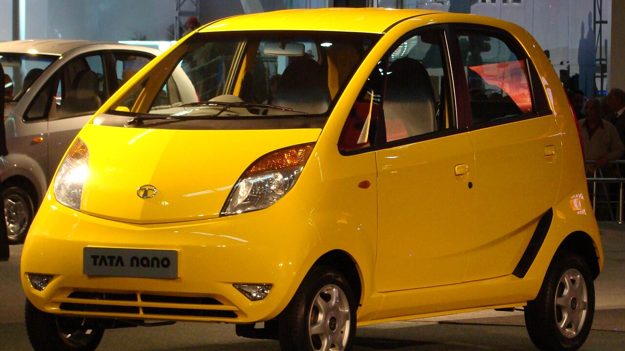 Der Tata Nano war weltweit das billigste Auto. Für gerade mal 100'000 Rupien konnte man ihn kaufen. Heute wären das rund 1100 Franken.