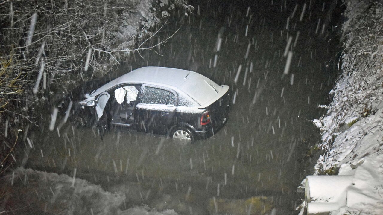 Auto landet bei Alberswil im Bach 
