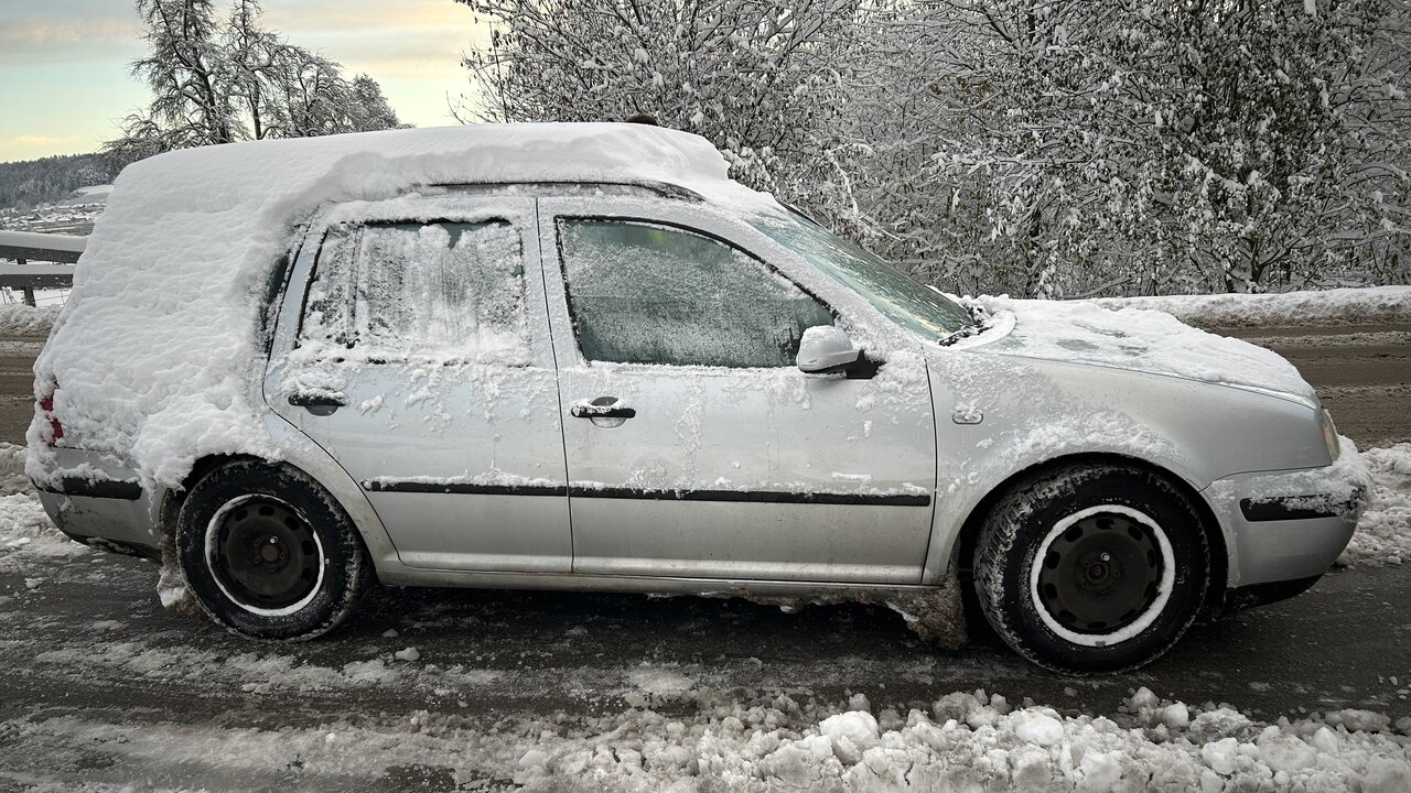 Fahrzeug mit Schnee