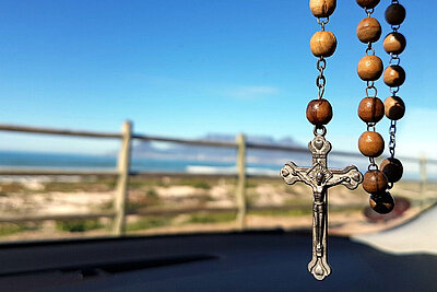 Sässe Jesus heute am Steuer. Welchen fahrbaren Untersatz hätte er wohl gewählt? Bild: pixabay