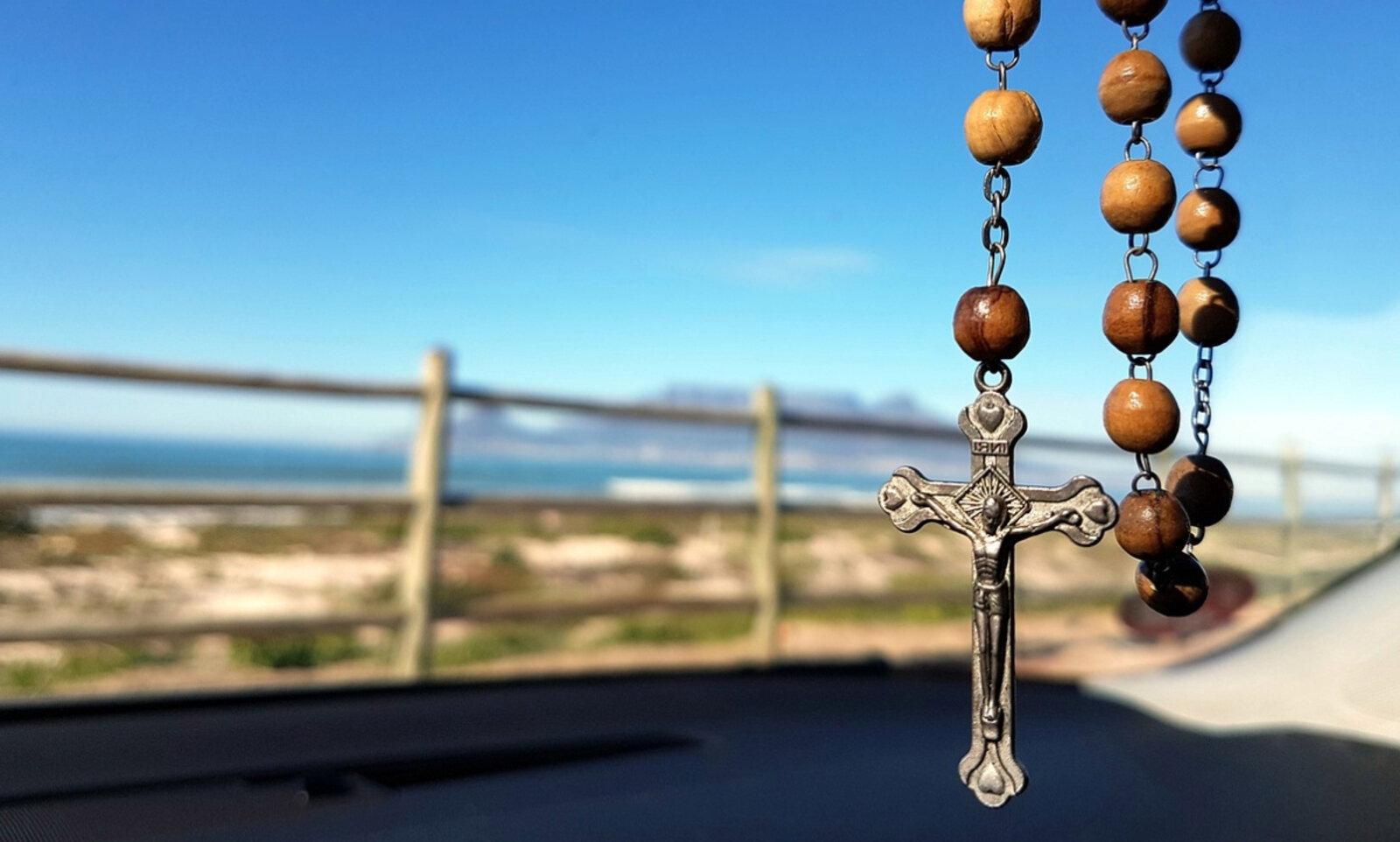 Sässe Jesus heute am Steuer. Welchen fahrbaren Untersatz hätte er wohl gewählt? Bild: pixabay