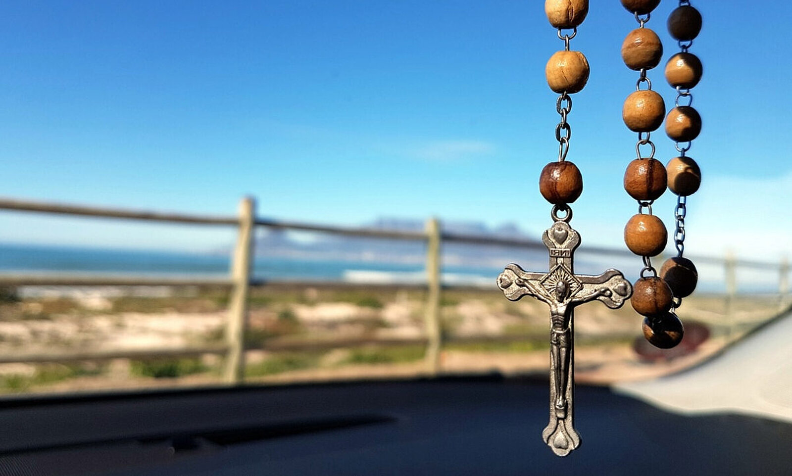 Sässe Jesus heute am Steuer. Welchen fahrbaren Untersatz hätte er wohl gewählt? Bild: pixabay