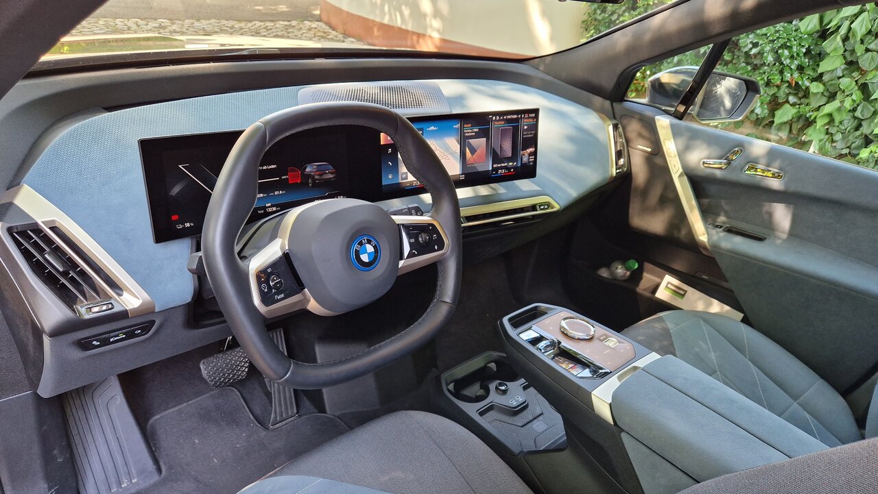 Cockpit des BMW iX