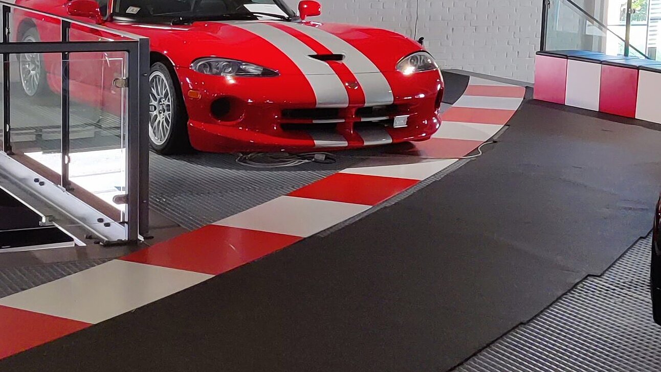 Blick in die Ausstellung der Autobau Erlebniswelt in Romanshorn TG