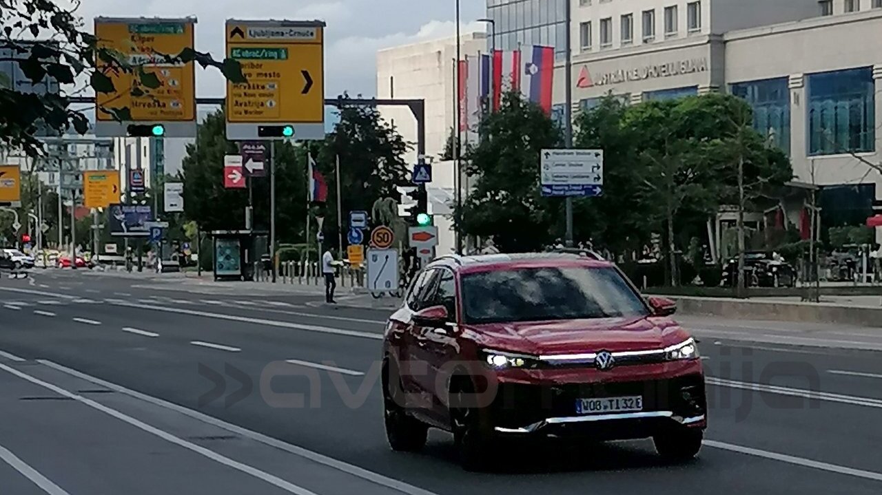 Frontansicht des neuen VW Tiguan in Ljubljana