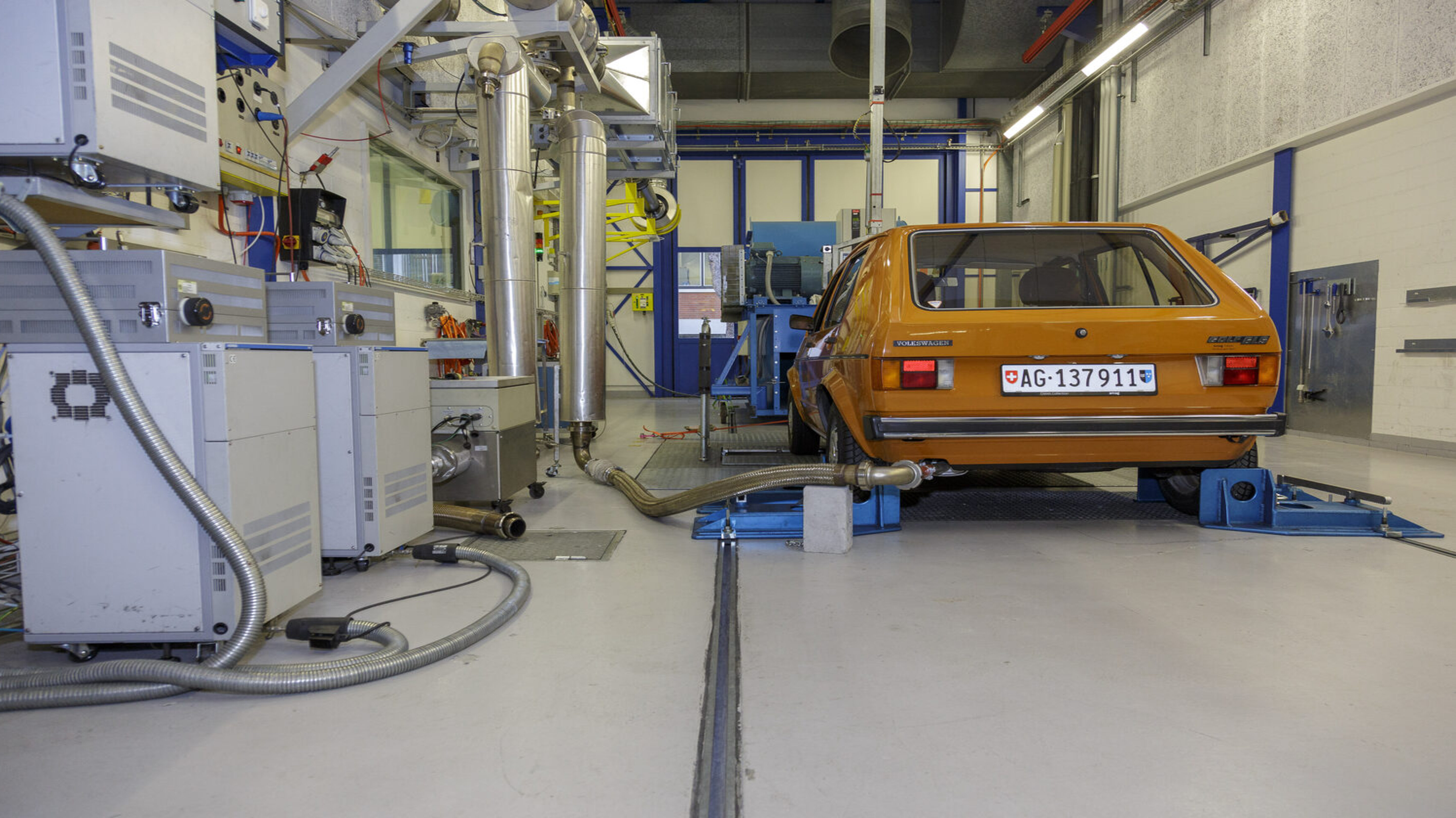 VW Golf I von 1978 auf dem Prüfstand