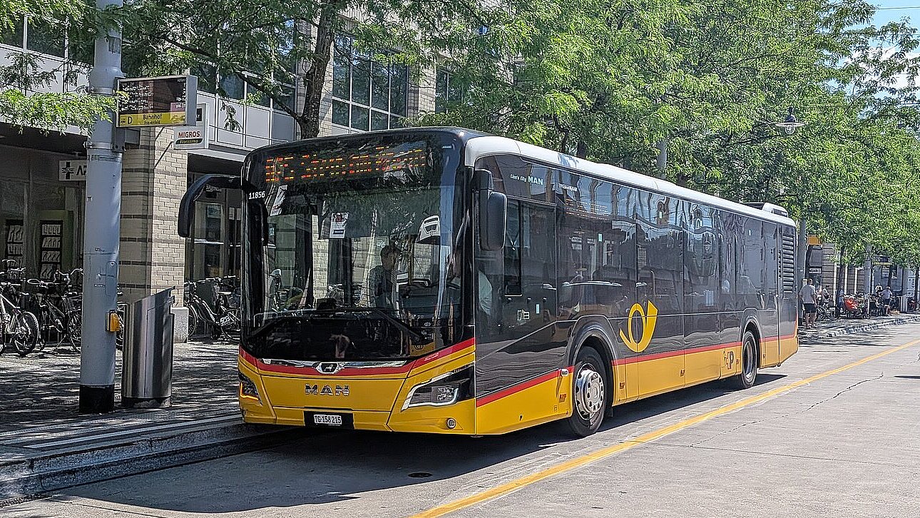 Postauto Kurs 825 in Frauenfeld