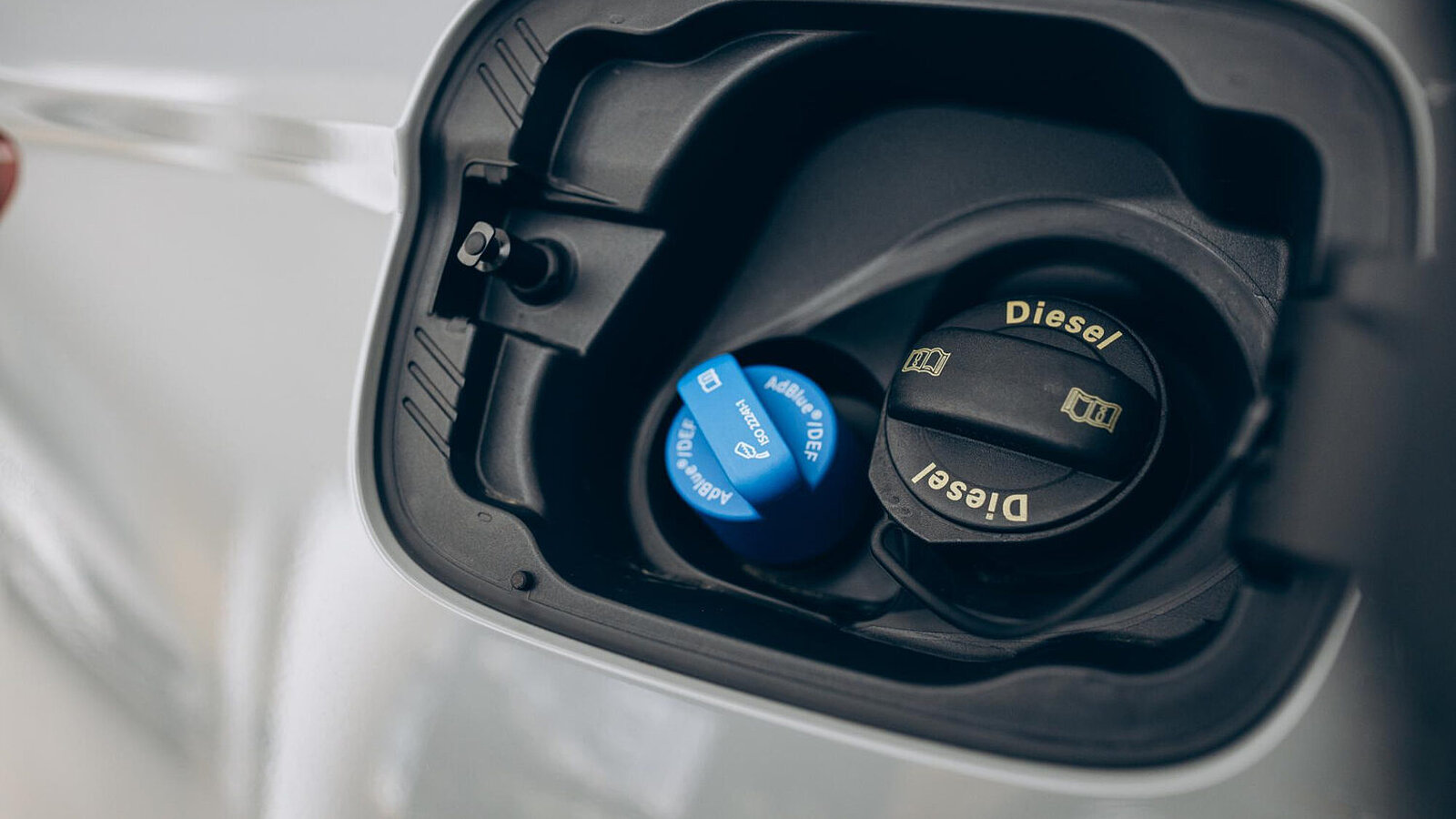 Diesel-Tankstutzen