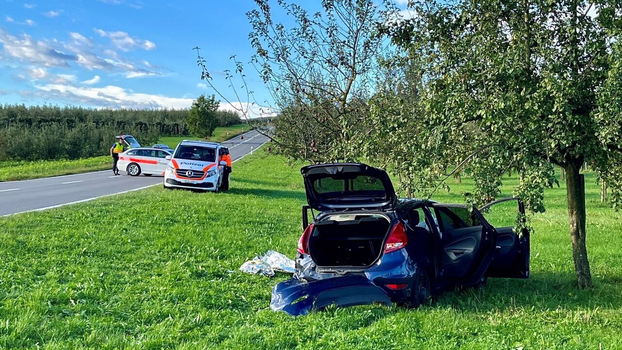 Beschädigtes Auto nach dem Unfall bei Schocherswil