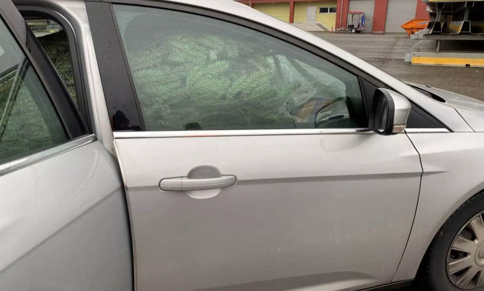 Was vielen nicht bewusst ist: Dabei handelt es sich um kein Kavaliersdelikt. Erwischt dich die Polizei, kommt es zu einer Verzeigung. Bild: Zuger Polizei