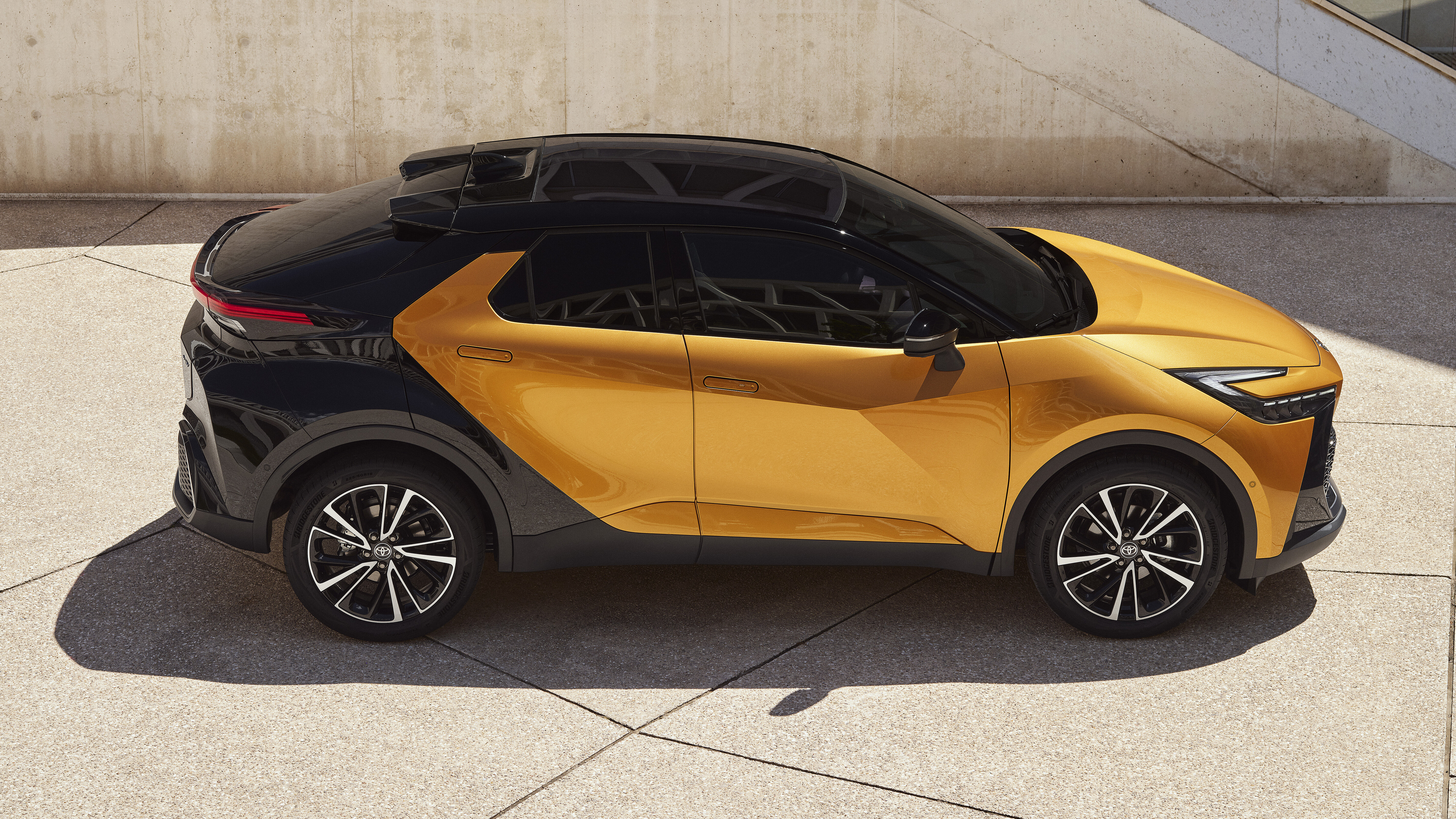 Toyota C-HR in der Seitenansicht