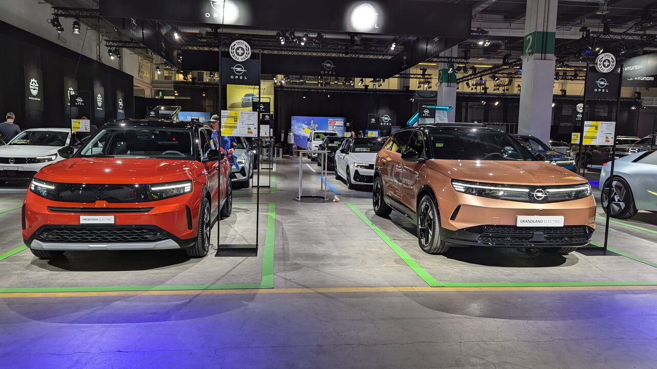 Opel Frontera und Grandland an der Auto Zürich