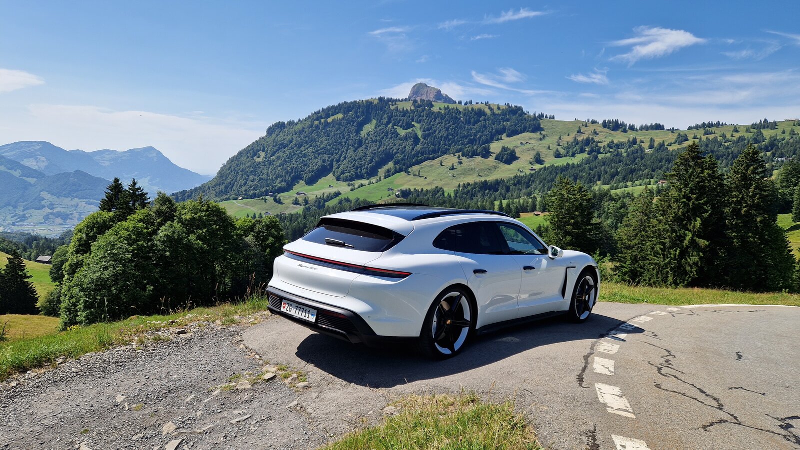 Heckansicht des Porsche Taycan GTS Sport Turismo