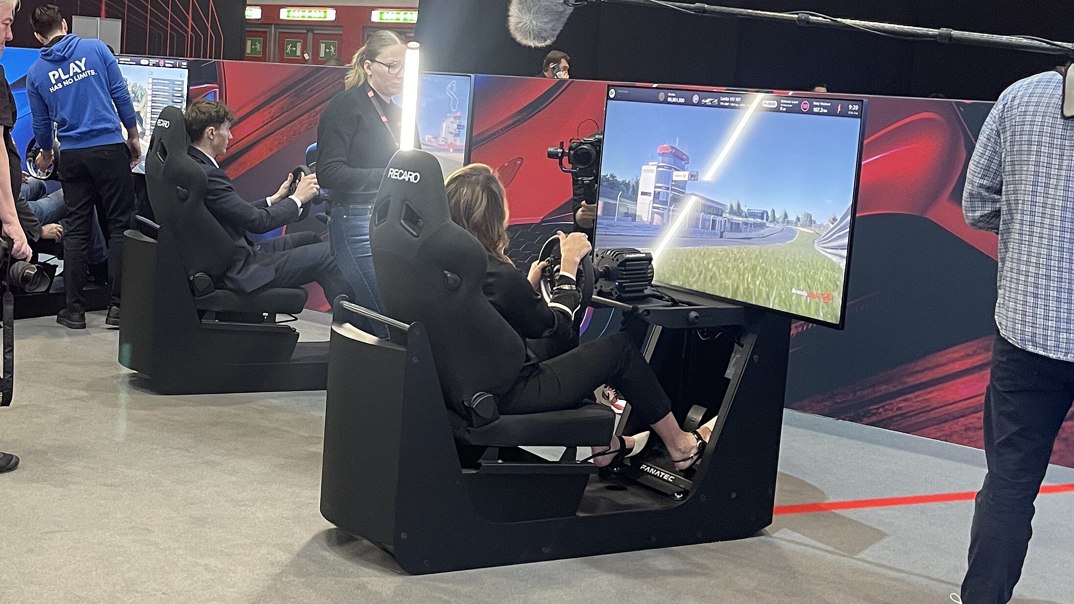 Gamer am Autosalon Genf 2024