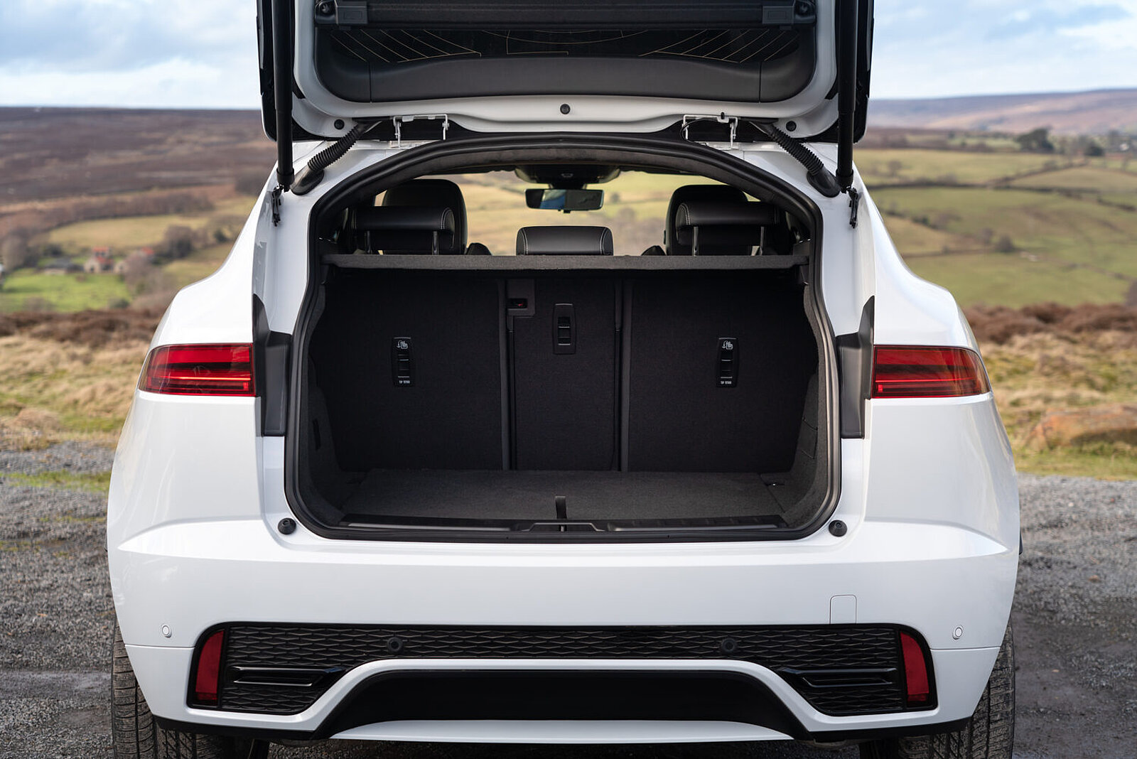 Jaguar E-Pace PHEV Kofferraum offen