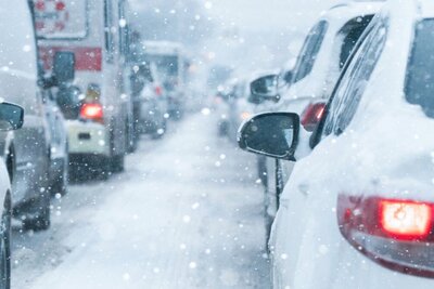 Auf den Routen in die Skigebiete dürfte es an den zwei kommenden Wochenende zu langen Staus kommen. Bild: TCS