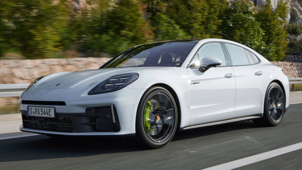 Porsche Panamera auf der Strasse