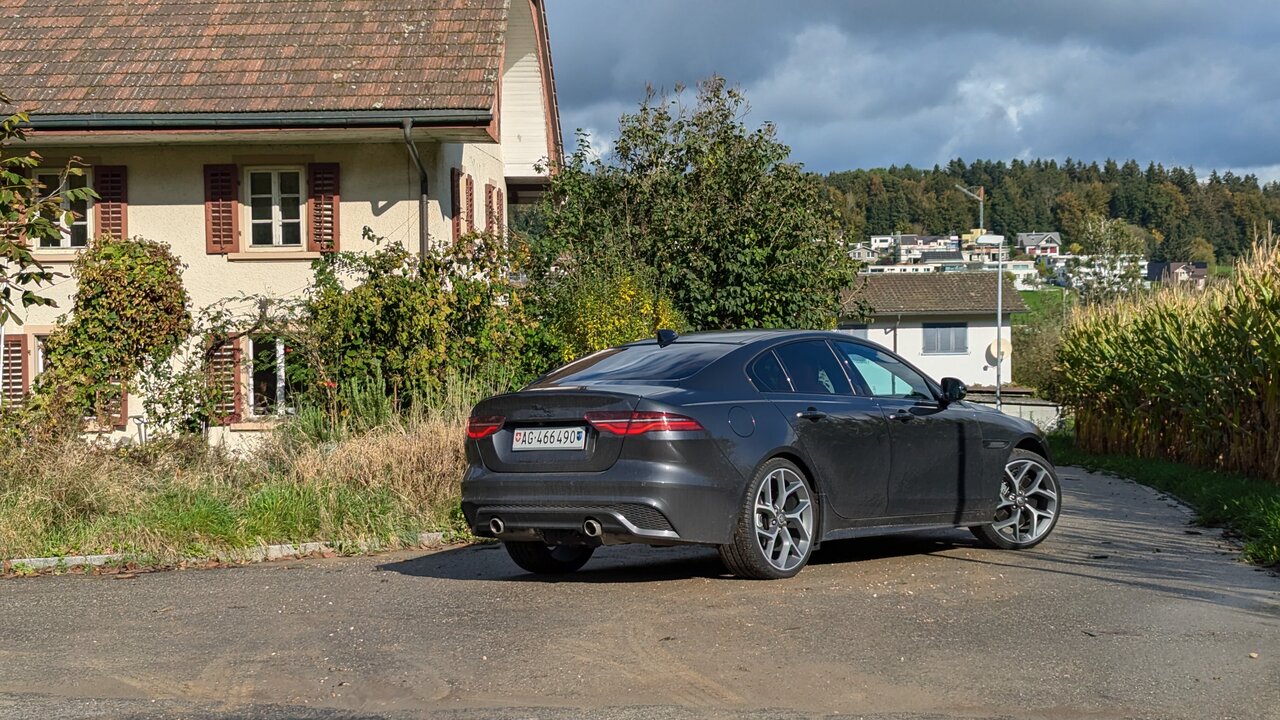 Jaguar XE von vorne