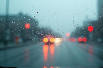 Welche Schweizer Stadt hat das unbeständigsten Wetterbedingungen für Autofahrende? Bild: Adobe Stocks