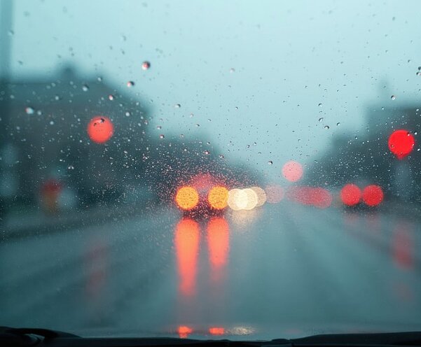 Welche Schweizer Stadt hat das unbeständigsten Wetterbedingungen für Autofahrende? Bild: Adobe Stocks
