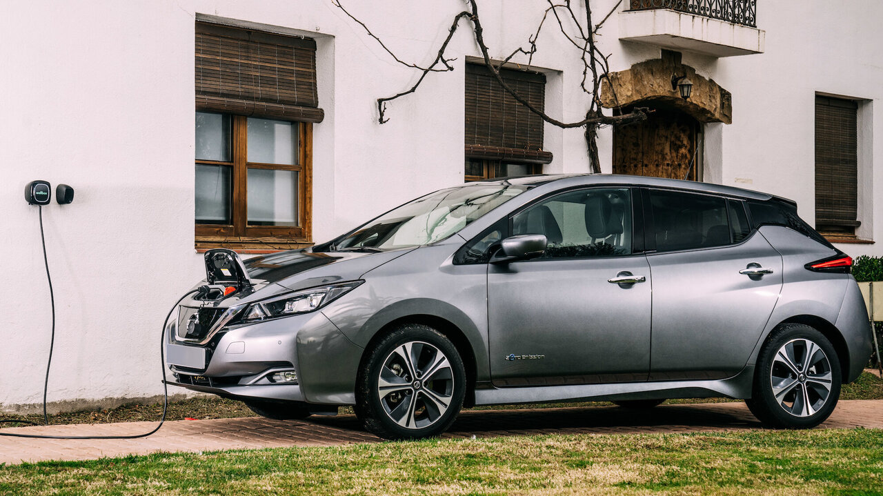 Mit Vehicle-to-Home (V2H) kann ein E-Auto ein ganzes Haus mit Strom versorgen – z.B. ein Nissan Leaf.