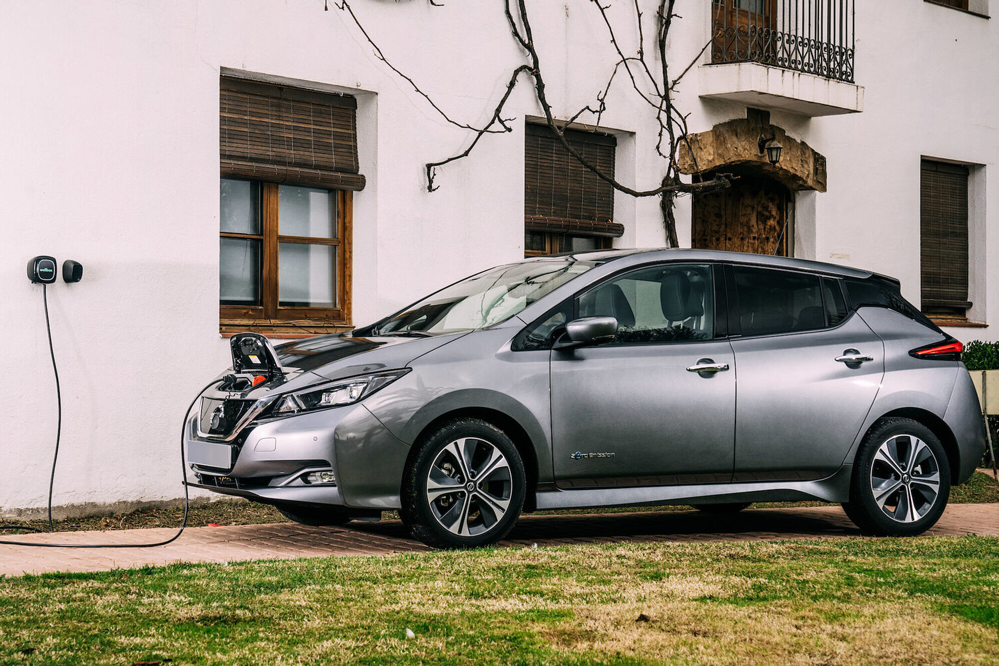 Mit Vehicle-to-Home (V2H) kann ein E-Auto ein ganzes Haus mit Strom versorgen – z.B. ein Nissan Leaf.