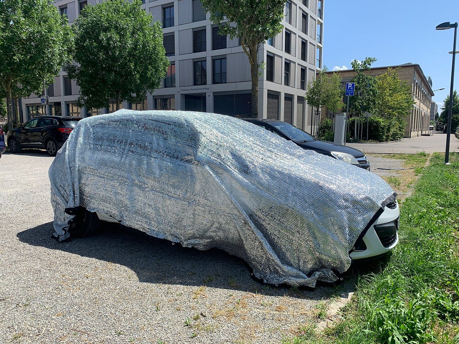 Hitze Schutzhülle über Auto