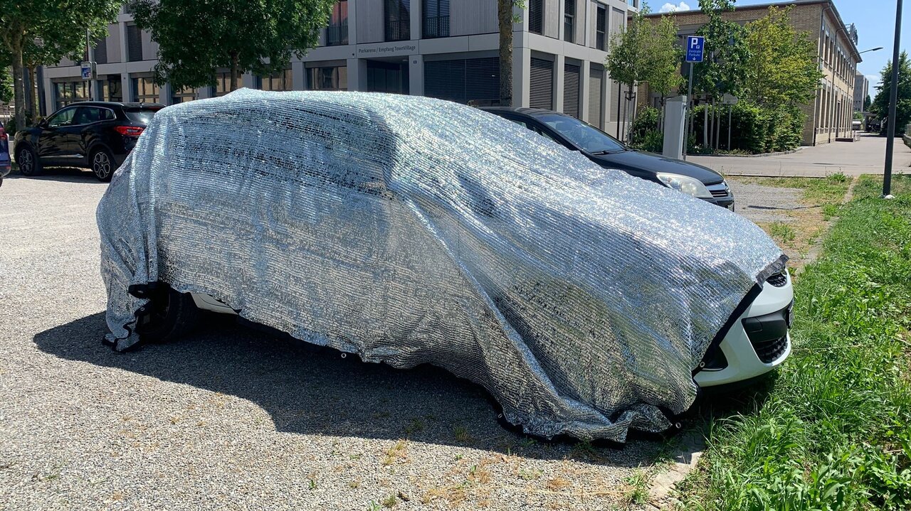 Hitze Schutzhülle über Auto