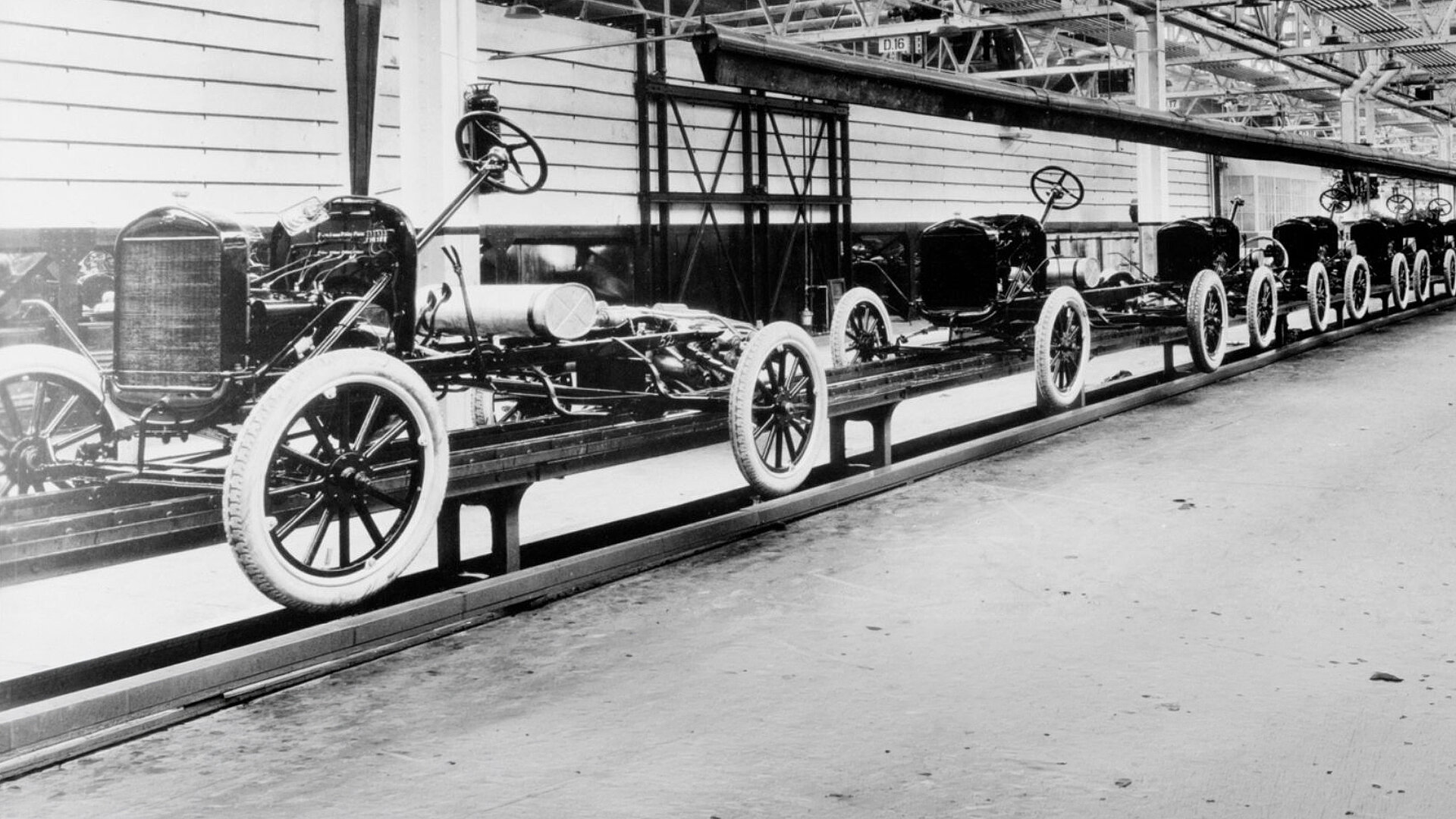 Fliessbandproduktion des Ford Model T