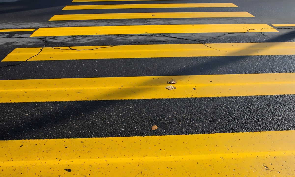 Auch auf einem Fussgängerstreifen gibt es eine Busse von 120 Franken. Bild: Adobe Stocks
