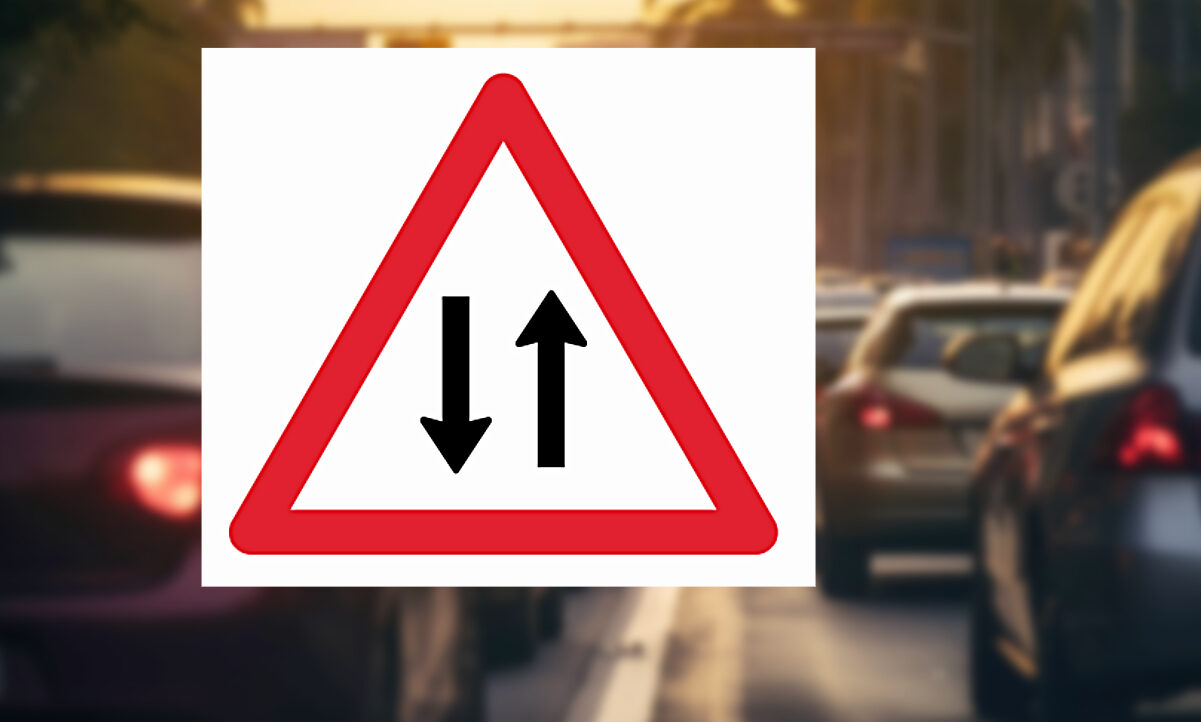 Die Tafel kommt zum Einsatz, weil der Autolenkende hier nicht mit der Gefahren rechnen kann. Bild: Freepik, SSV