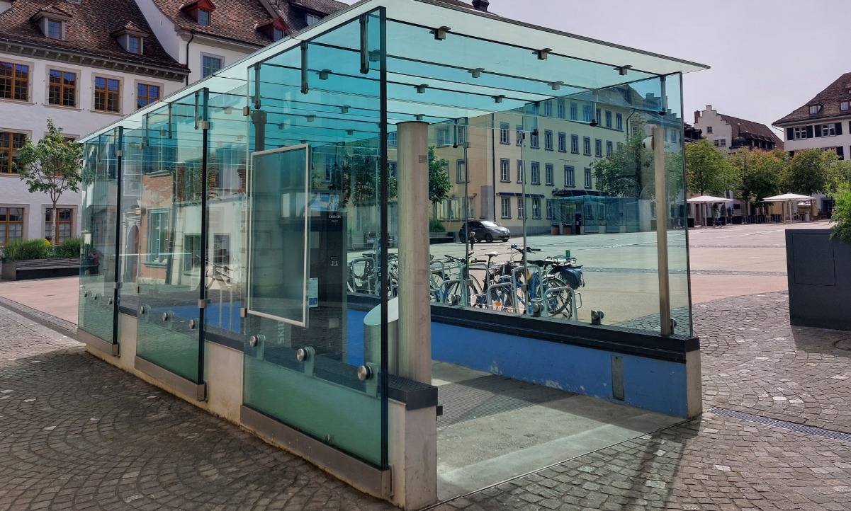 Der Herrenacker mitten in Schaffhausen. Einer der drei Zugänge vom Platz zum Parkhaus. Bild: STREETLIFE