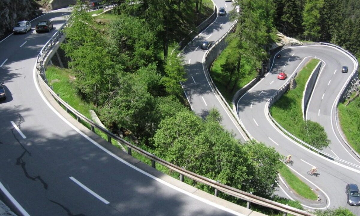 Bei Hauptstrassen gibt es unterschliedliche Besitzverhältnisse. Sie können dem Bund, dem Kanton aber auch einer Gemeinde zugeordnet sein. Bild: JimmyGimlet, Wikipedia