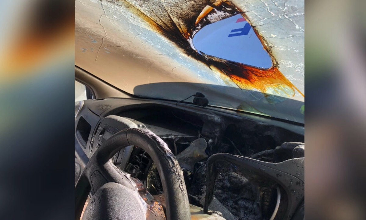 Die Sonnebrille lag auf dem Amaturenbrett. Der Brand führte zum Totalschaden am Auto. Bild: Nottinghamshire Fire & Rescue Service