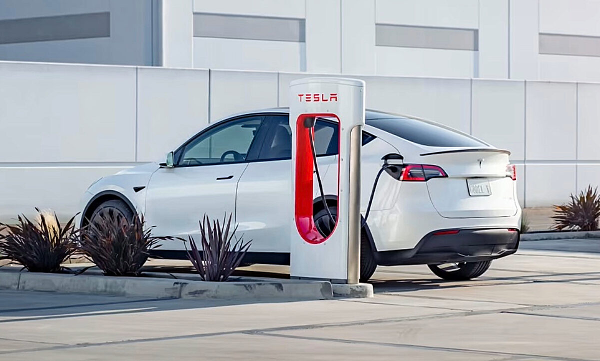 Die Linken müssen ihre Tesla-Proteste beenden und über ihren Schatten springen – mit dem Kauf eines in Kalifornien produzierten Modells S oder X. Bild: Tesla.com