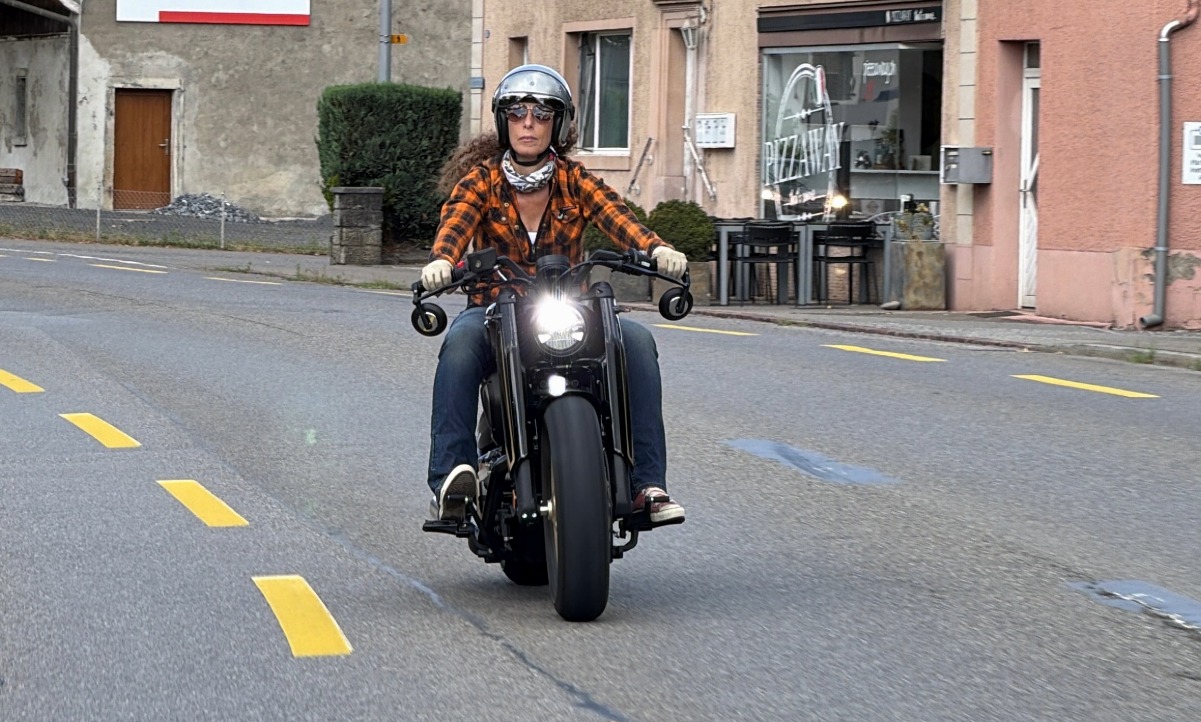 Das Bike wurde auf der Testfahrt im Stadtverkehr, auf kurvigen Strecken und auf der Autobahn getestet. Bild: STREETLIFE, Salvatore Iuliano