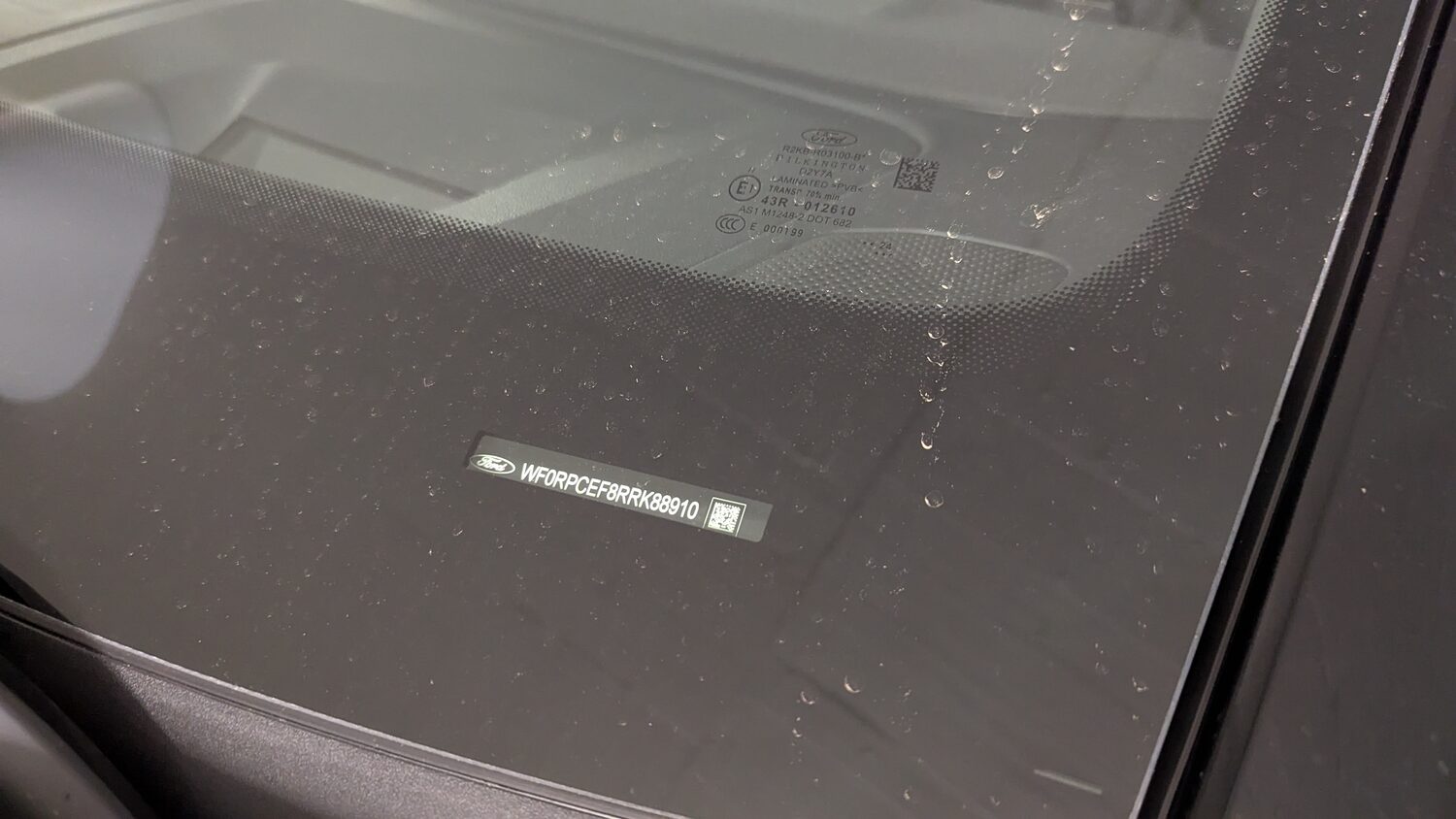 FIN-Nummer an einem Auto