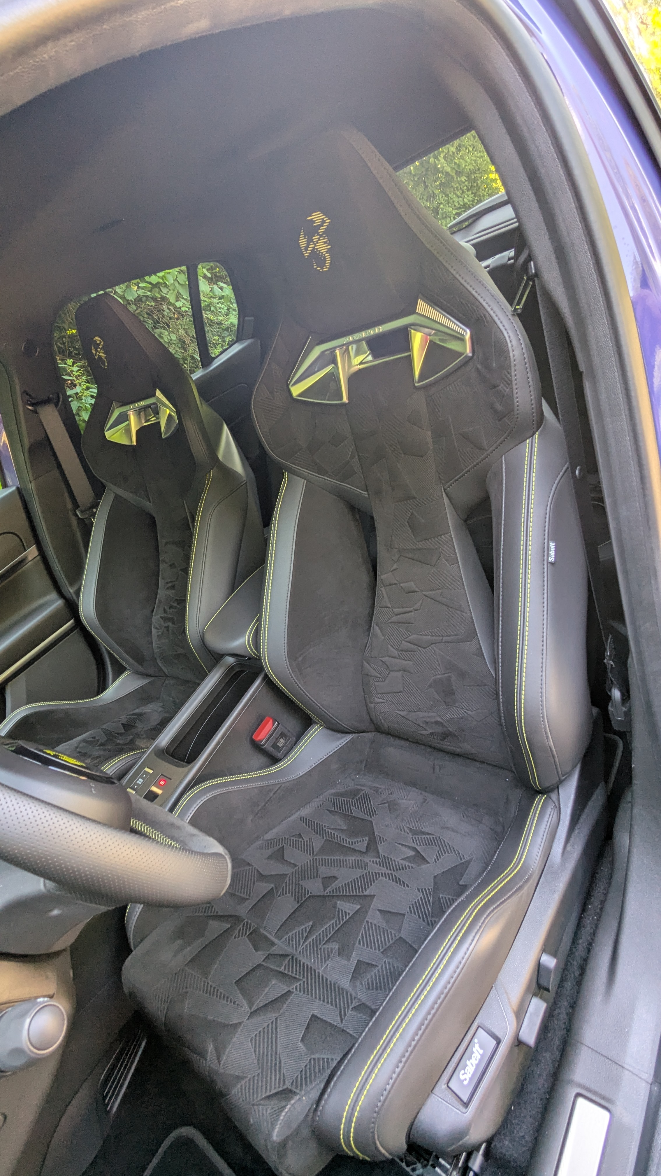 Vordersitze im Abarth 600e