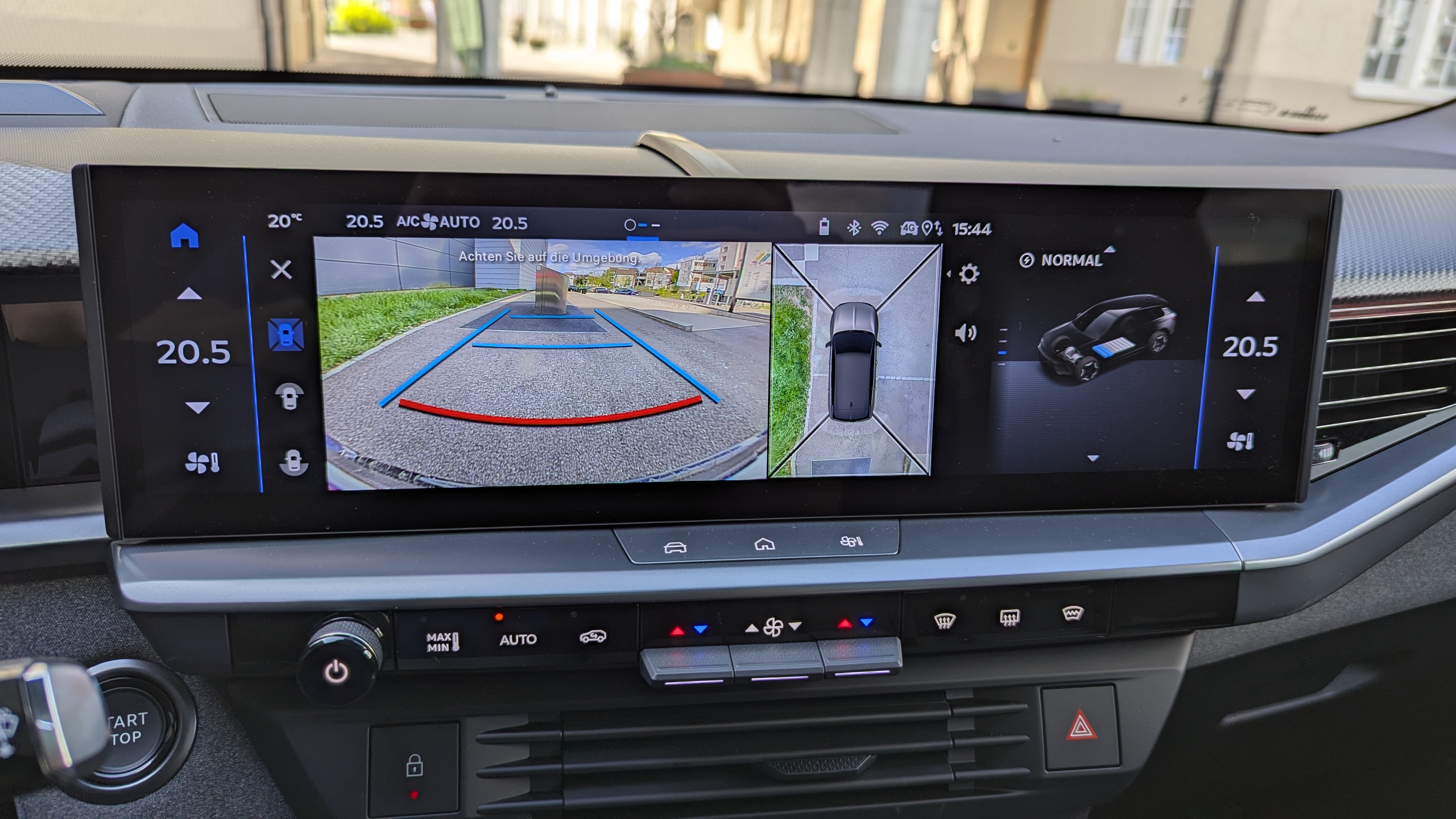 Touchscreen mit 360-Grad-Kamera im Opel Grandland