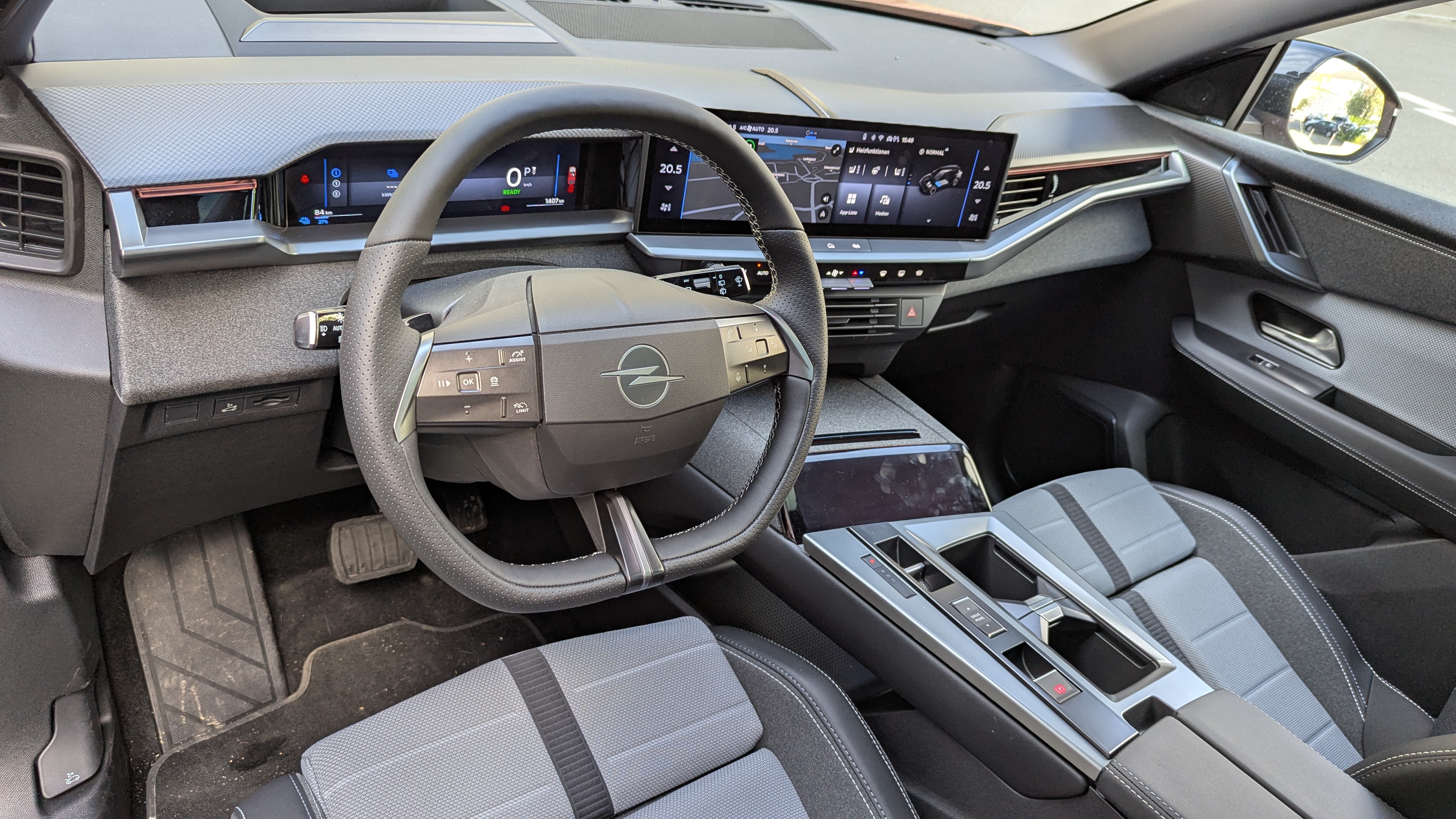 Cockpit des Opel Grandland