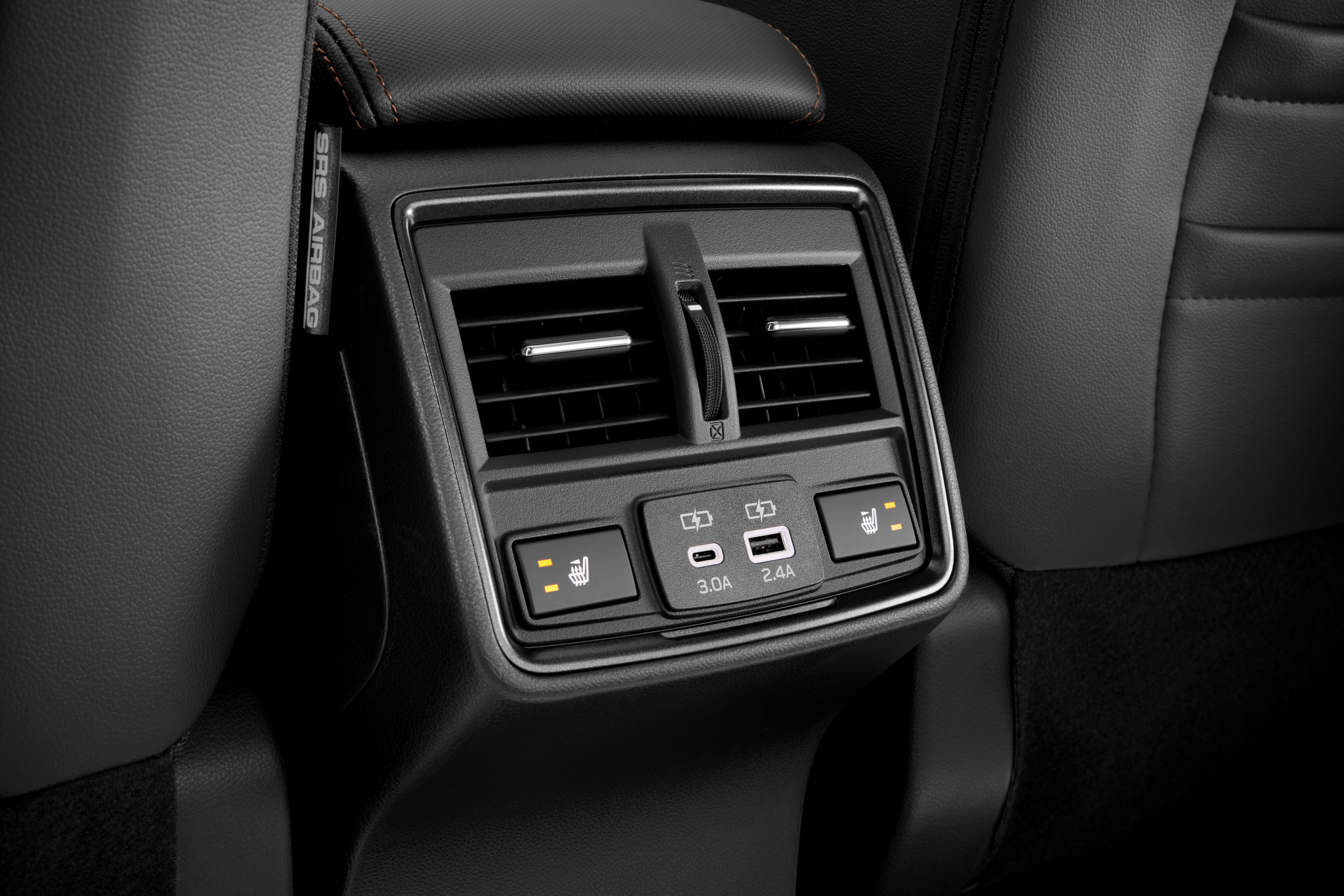 Bedienkonsole im Fond des Subaru Forester