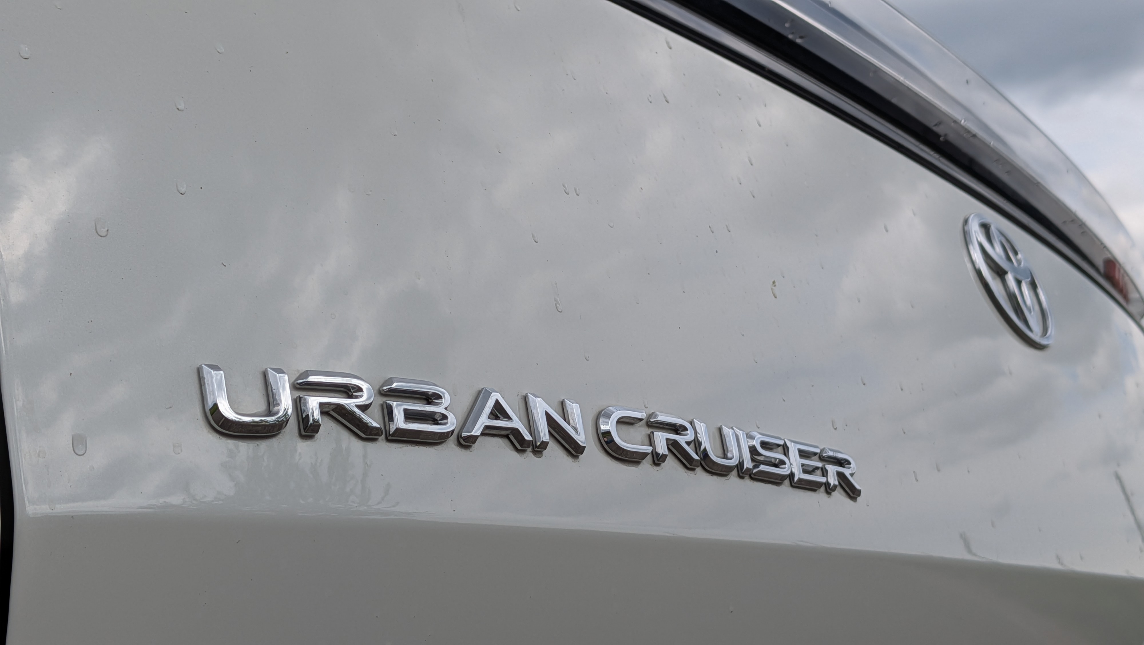 Schriftzug am Urban Cruiser