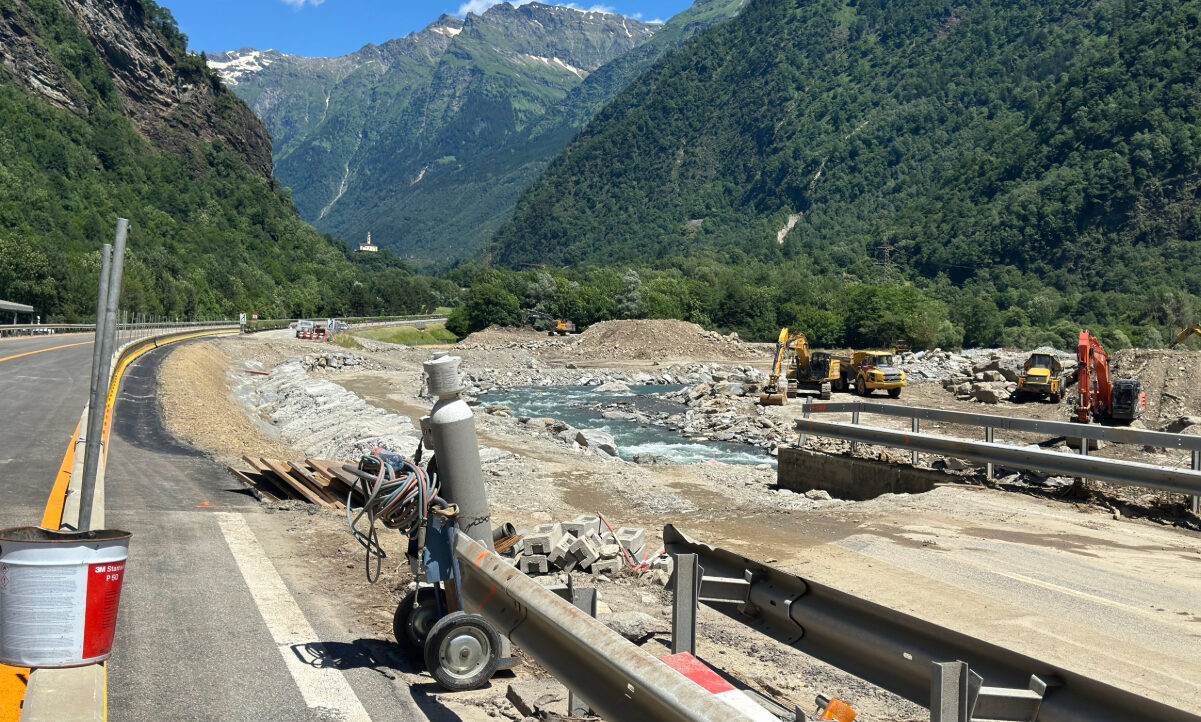Der Bau der zweiten Autobahnspur wird noch einige Zeit in Anspruch nehmen. Bild: STREETLIFE / Salvatore Iuliano