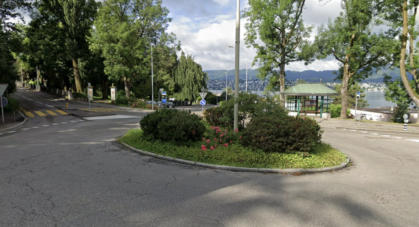 Beim Kreisel hat der Verkehr von links grundsätzlich Vortritt. Bild: Google Maps