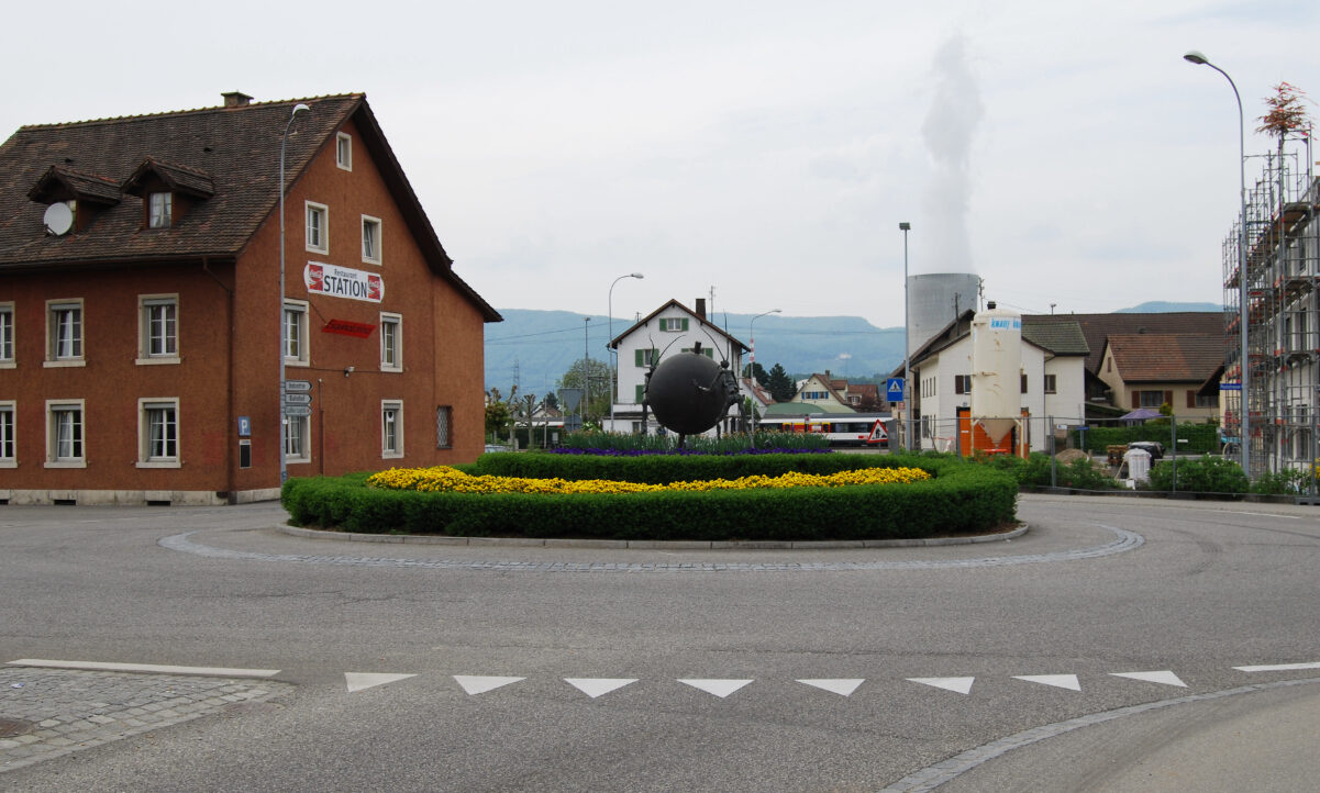 6. Am 12. Juli 2023 schliesslich erbeutet B. aus einem Haus in Däniken SO Schmuck und Geld im Wert von 2395 Franken. Neun Tage später klickten bei B. erneut die Handschellen. Das bisher letzte Mal. B. sitzt seither wegen Fluchtgefahr in Sicherheitshaft.