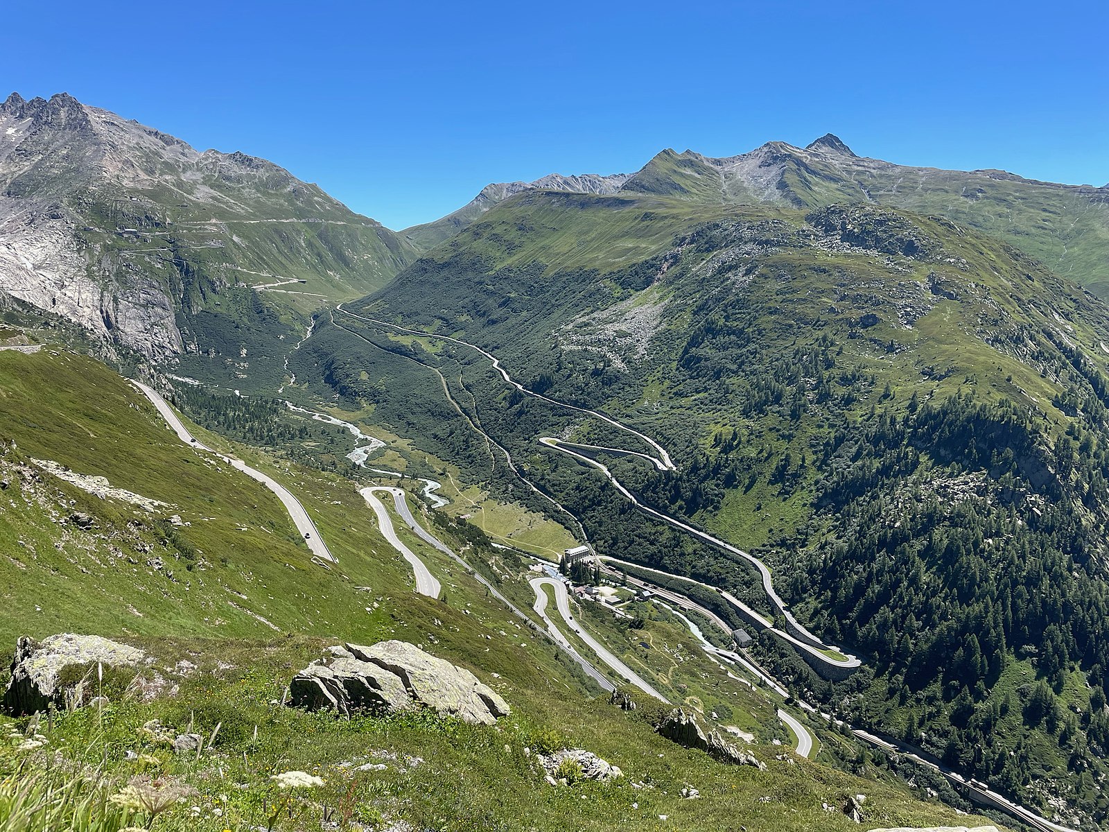 Der Weg über den Furkapass wird für unerfahrene Passfahrer schon mal zur Belastungsprobe. Bild: Zvg