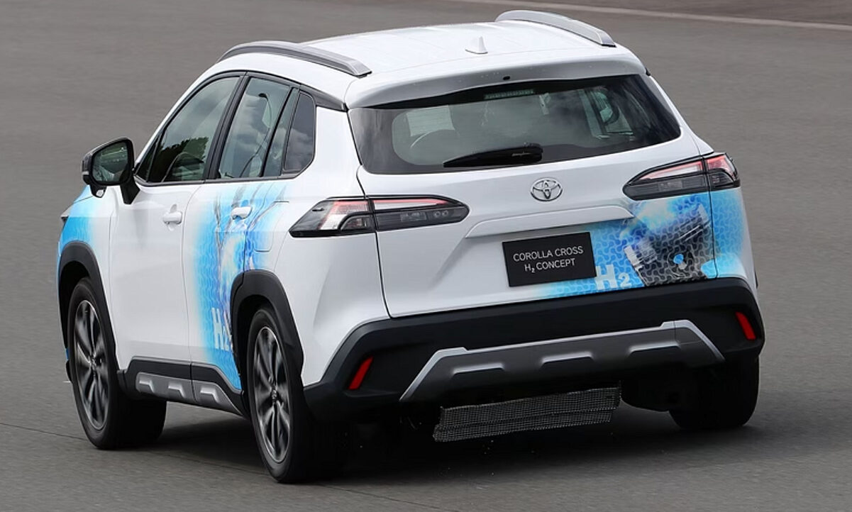 Mit dem Corolla Cross H2 Concept hat Toyota bereits einen Prototyp eines wasserstoffbetriebenen Serienfahrzeugs für die Straße entwickelt. Bild: Toyota