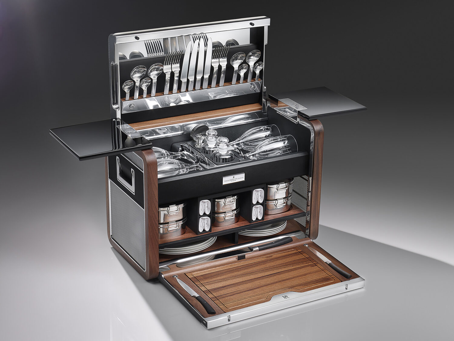 Ein Picknick-Korb, der alle Wünsche erfüllt. Bild: Rolls-roycemotorcars.com