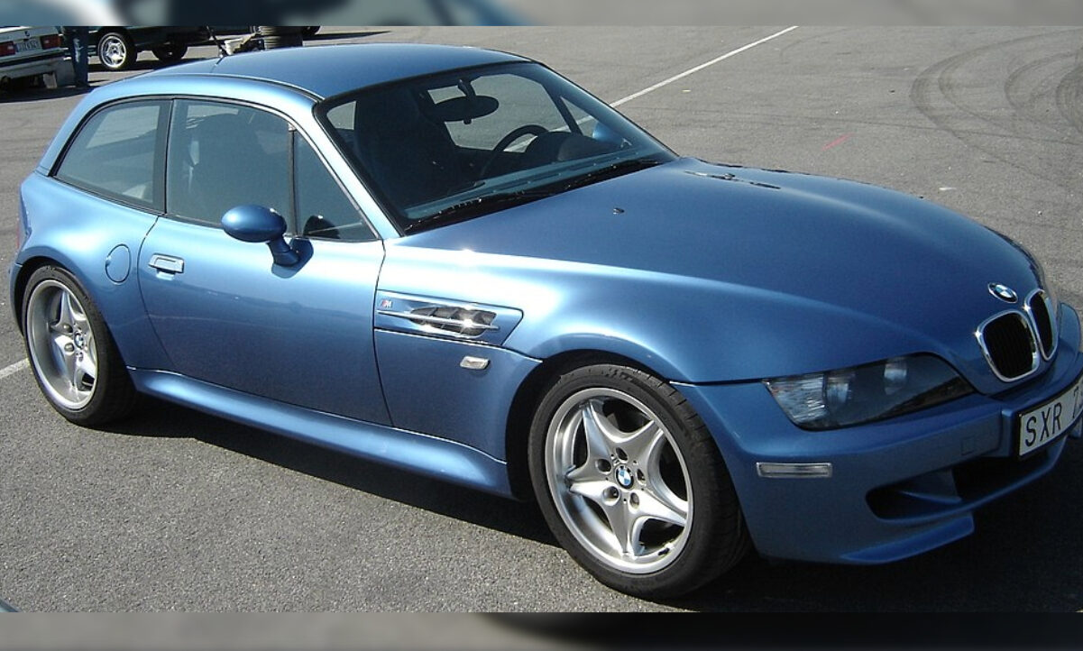 Das Design mit geschlossenem Coupés verlieh dem BMW Z3 den Übernamen Turnschuh. Bild: Wikipedia