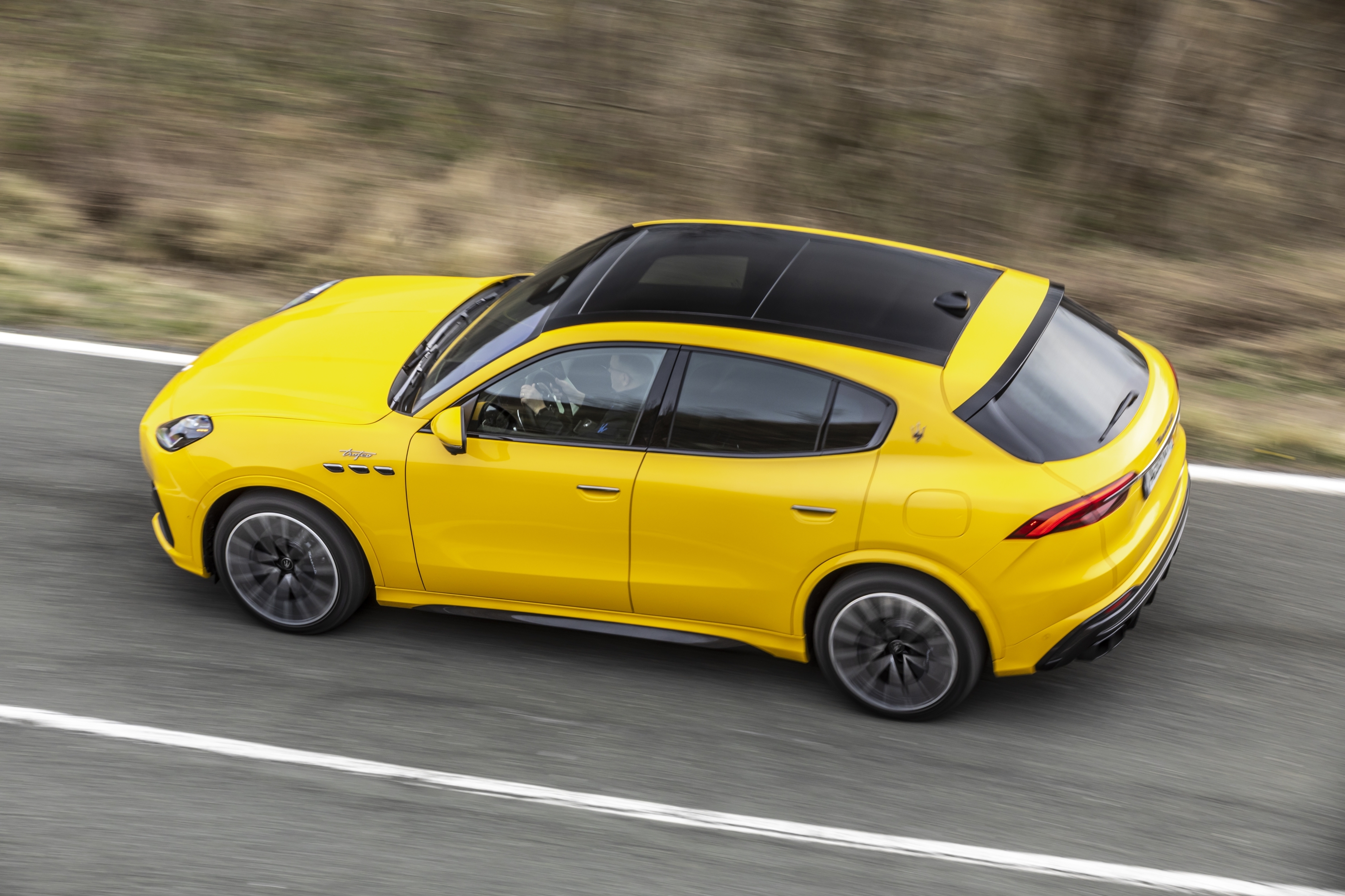 Der Maserati Grecale Trofeo hat 530 PS (390kW). Diese schieben die 2'027 Kilogramm des stattlichen SUV konsequent vorwärts – in 3,8 Sekunden auf 100 km/h. Bild: Maserati
